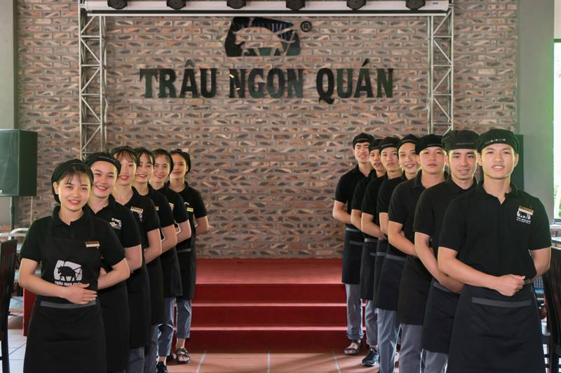 Đội ngũ nhân viên của Trâu Ngon Quán sẽ làm hài lòng thực khách gần xa